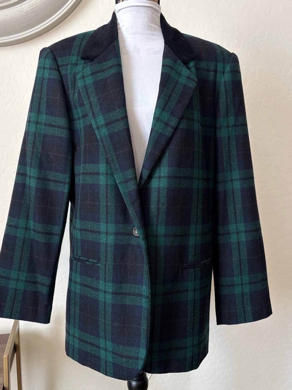 Vintage 80s Sag Harbor Green & Black Plaid wool blend Blazer Jacket. 14
